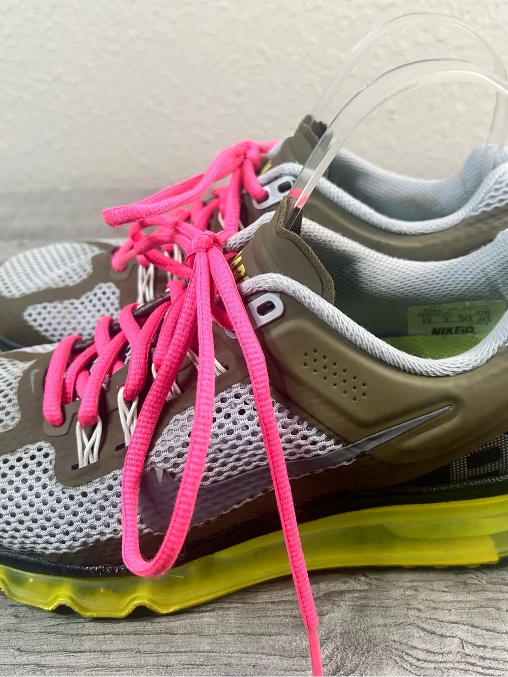 Nike Air Max 2013 Women’s Size 7.5 (24.5 cm)Shoes Olive Green Neon Pink Yellow